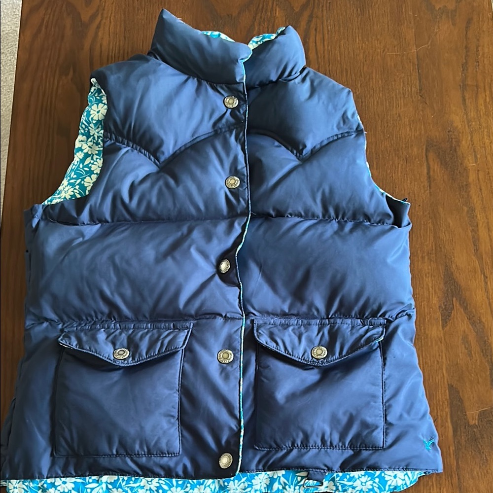 American Eagle Outfitters Blue Puffer Vest with Floral Lining - Medium